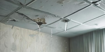 顶楼漏水到底该找物业吗？