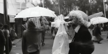 楼上供暖漏水，物业会赔偿吗？