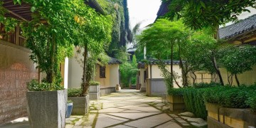 华润物业是老头看门吗？