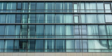 物业到底有没有玻璃清洁义务呢？